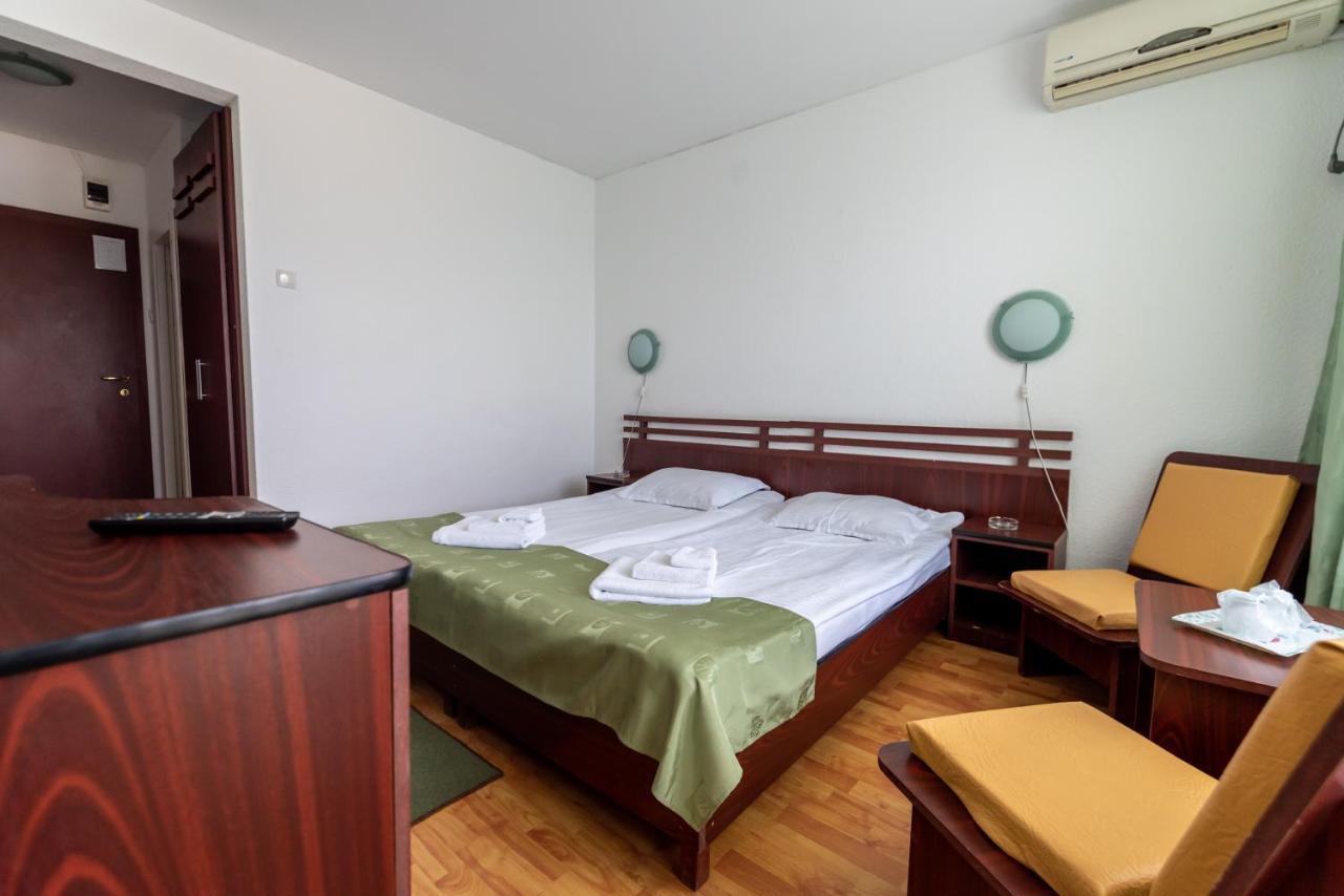 Hotel Capitol Jupiter Eksteriør billede